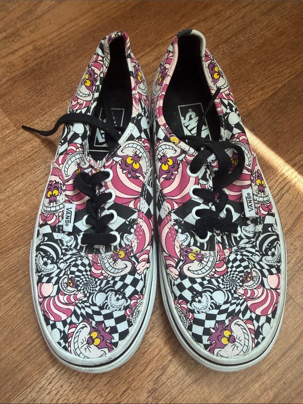 Vans X Disney Alice in Wonderland Sneakers size 6.5